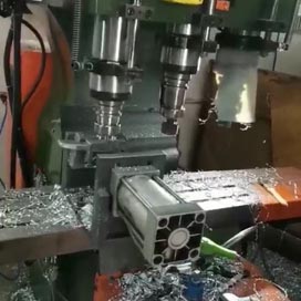 复合机加工水龙头视频